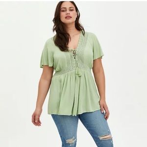 Torrid LACE-UP BABYDOLL - CRINKLE GAUZE GREEN blouse size 3 NWT